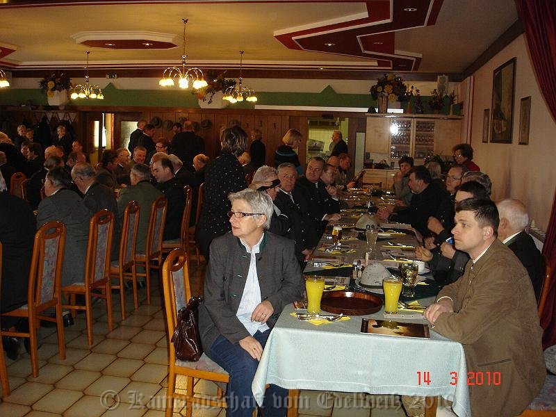 27der Festsaal fuellt sich.JPG